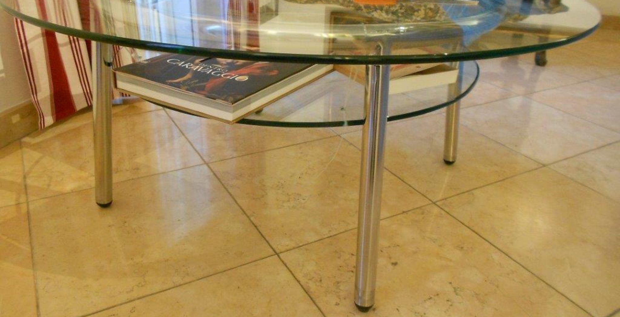 tavolino-in-vetro-portariviste