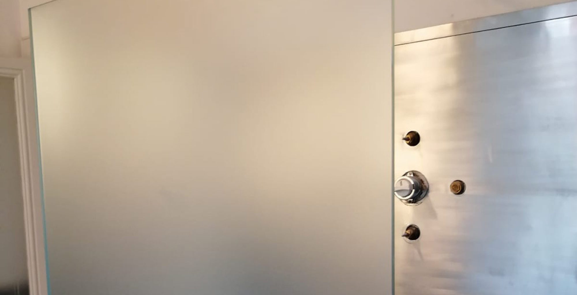 cabina doccia in vetro fisso satinato dettaglio superiore