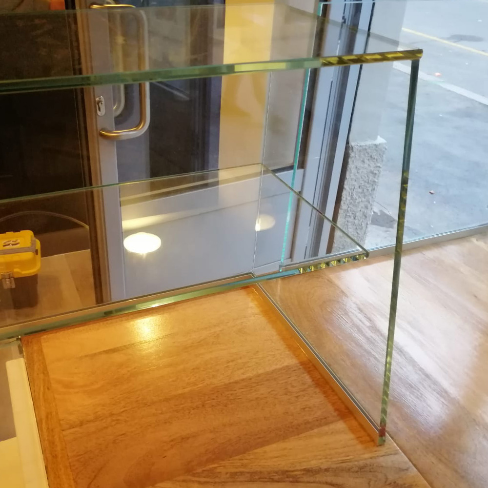 Mensole in vetro su misura a Milano - Nuova Mocara
