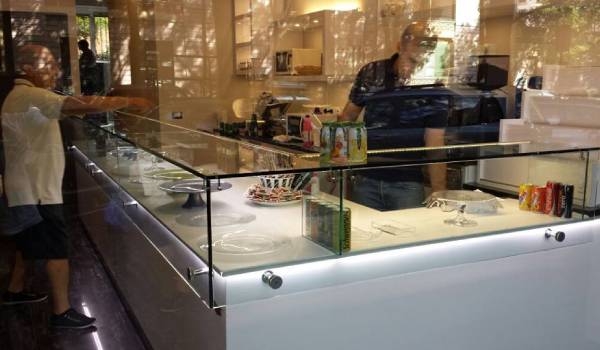 realizzazione vetrina bar cristallo realizzazione vetrina bar cristallo